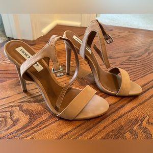 New never used Steve Madden sandal 6.5 tan